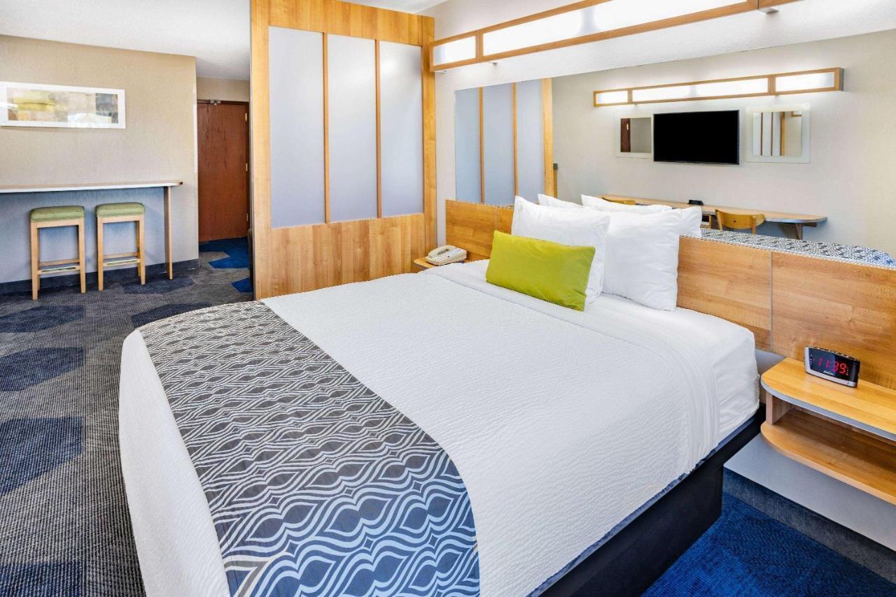 Microtel Inn & Suites By Wyndham Johnstown Exteriör bild