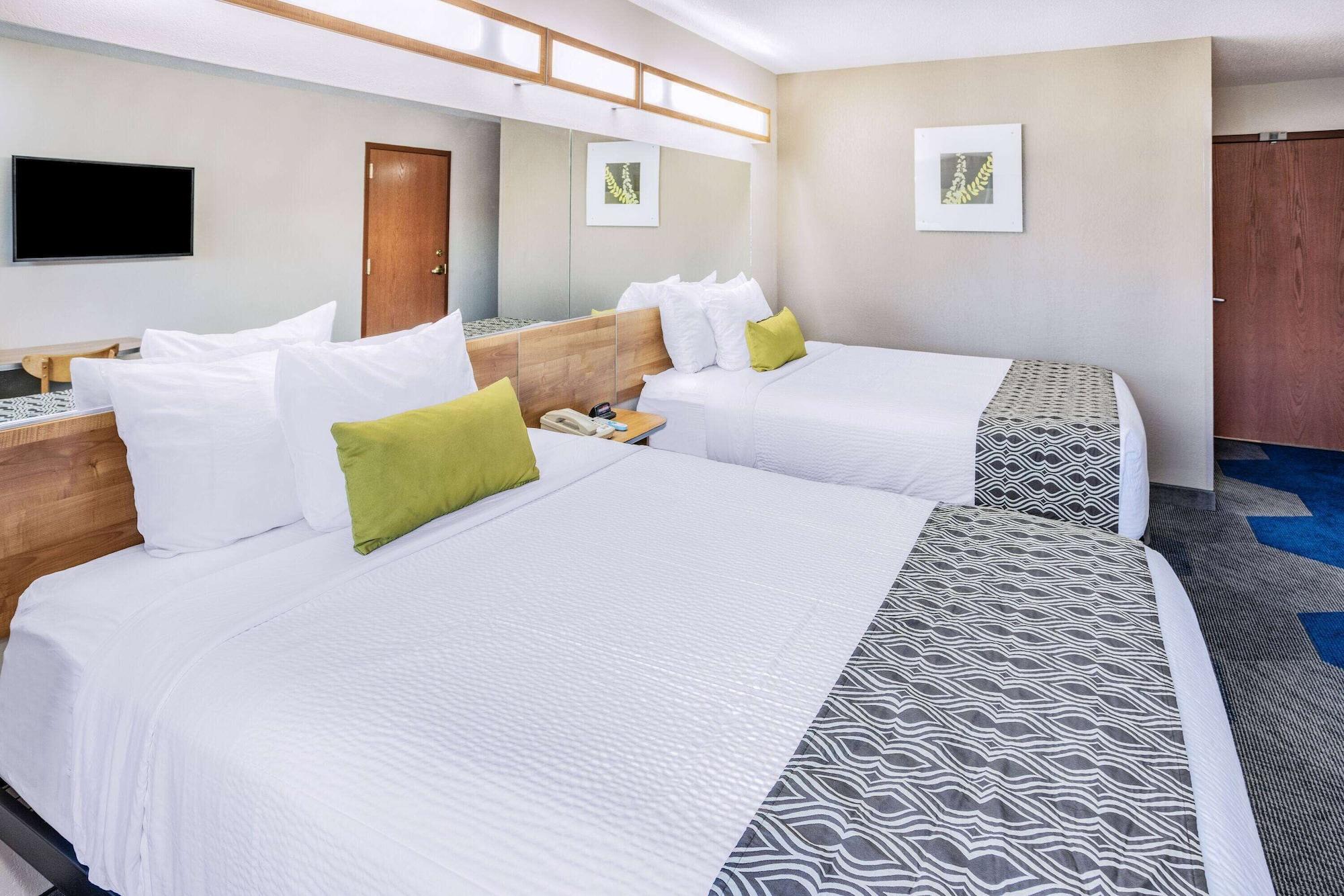 Microtel Inn & Suites By Wyndham Johnstown Exteriör bild