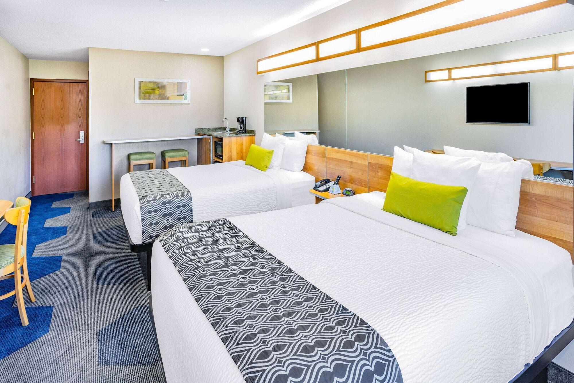 Microtel Inn & Suites By Wyndham Johnstown Exteriör bild